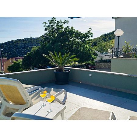 Amazing Apartment In Makarska With House Sea View Zewnętrze zdjęcie