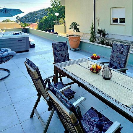 Amazing Apartment In Makarska With House Sea View Zewnętrze zdjęcie