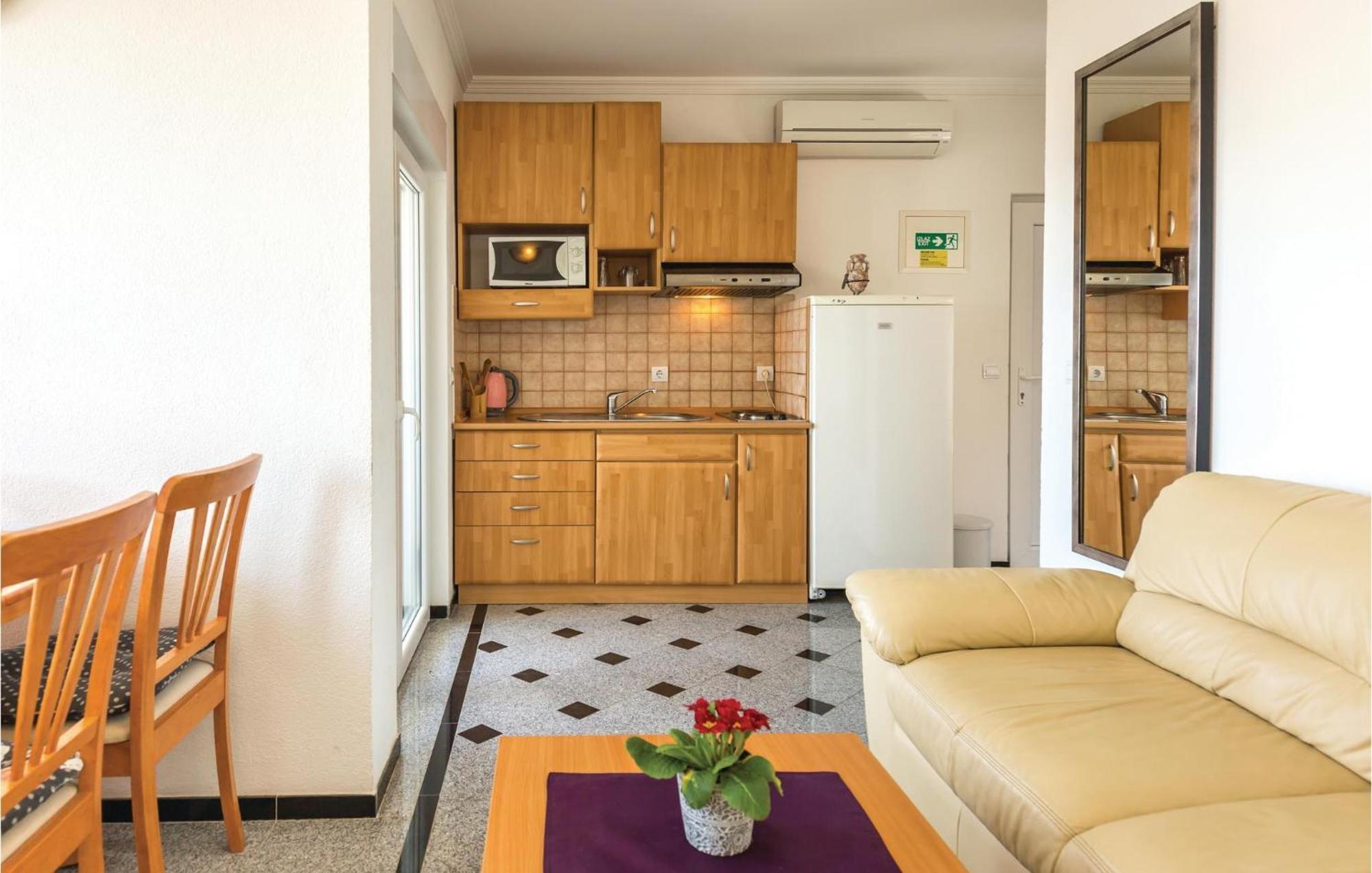 Amazing Apartment In Makarska With House Sea View Zewnętrze zdjęcie