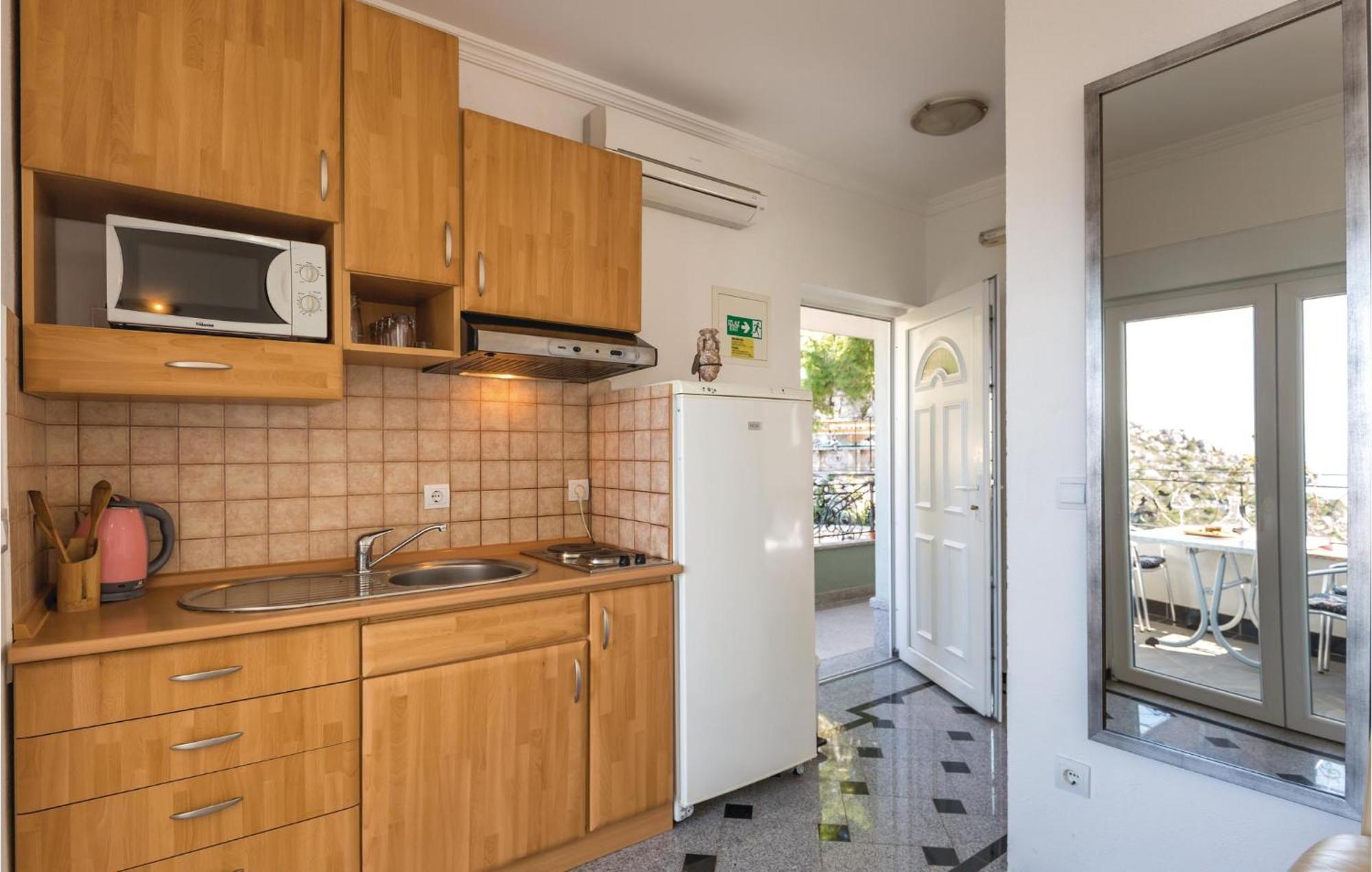 Amazing Apartment In Makarska With House Sea View Zewnętrze zdjęcie