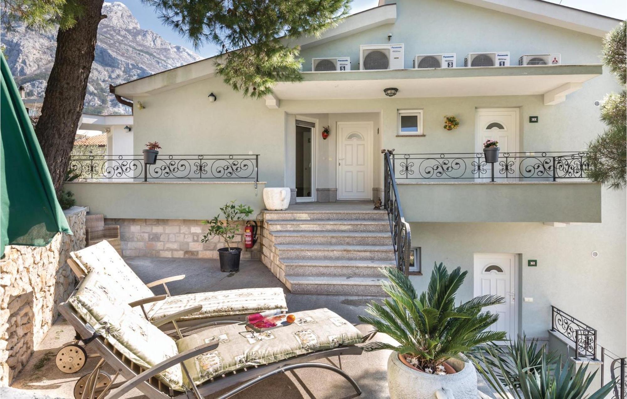 Amazing Apartment In Makarska With House Sea View Zewnętrze zdjęcie