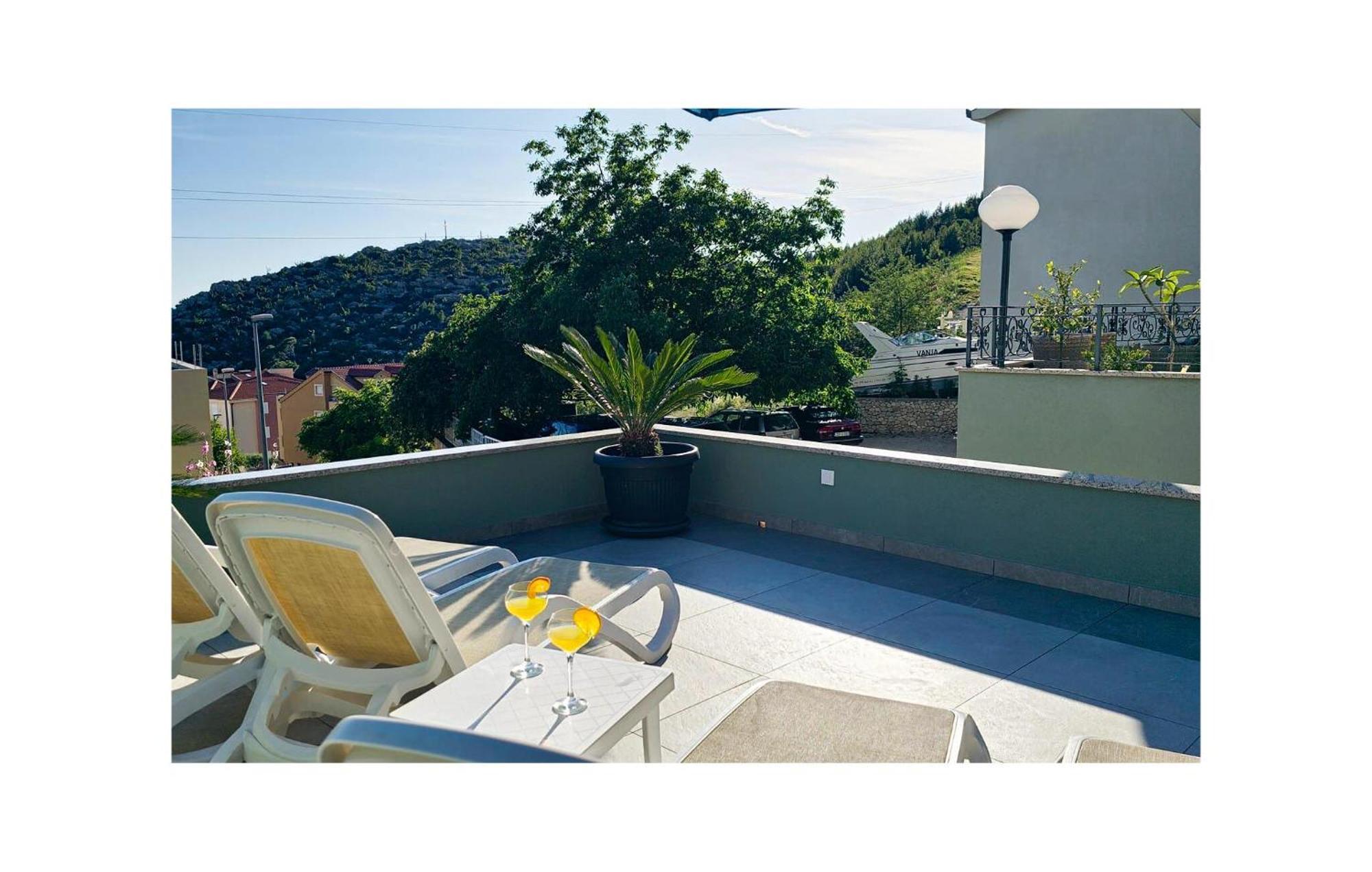 Amazing Apartment In Makarska With House Sea View Zewnętrze zdjęcie